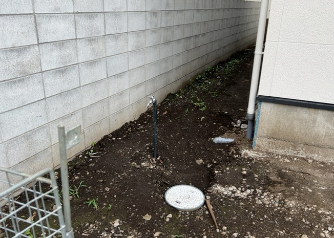 【設備】 | 敷地内には、散水栓や立水栓があります。水道水を直接利用できるため、水を運ぶ手間を省くことが出来ます。大量の水を必要とする洗車作業や清掃などに役立ちます。その他設備とあわせて、現地でご確認ください。