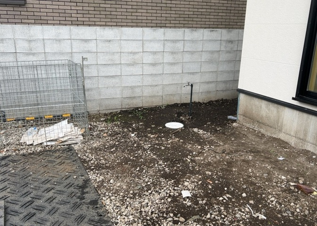 【庭】 | 庭があることでガーデニングや家庭菜園はもちろん、こどもの遊び場やペットを放して遊ぶことができます。また、家の周囲に余裕があるということです。隣地との間があれば、十分な日当たりと、風通しが確保できます。
