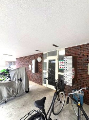小平市上水本町６丁目のアパートのエントランス