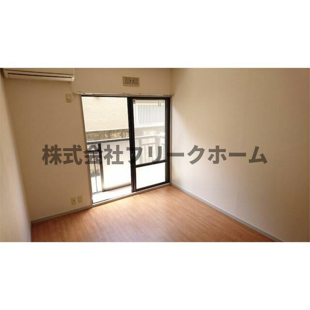 武蔵野市吉祥寺東町１丁目のアパートの寝室