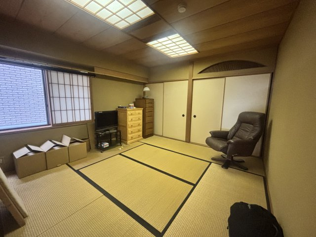 別邸桜乃庄の和室|押し入れもあり、収納が豊富です。