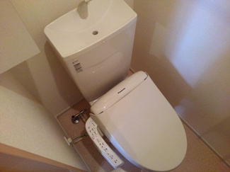 【トイレ】 | エレガンスＦ | 落ち着いた色調のトイレです
