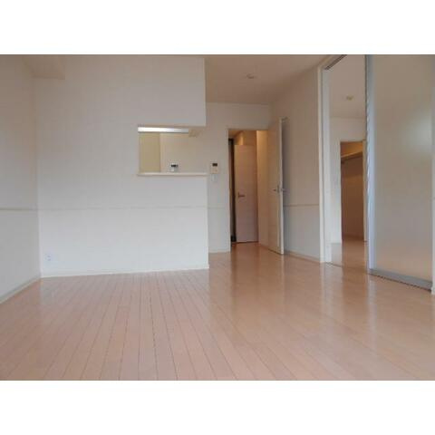藤沢市辻堂６丁目のアパートの居間・リビング|使いやすいリビングになります♪