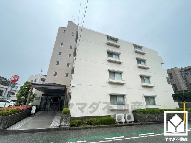 上甲子園ビューハイツの外観|落ち着いた色合いと品のあるデザイン。帰るたびに安心感を感じられる佇まい。