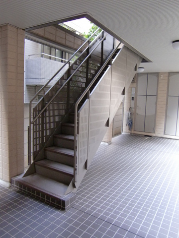 ＹＳコーポのエントランス|共用階段