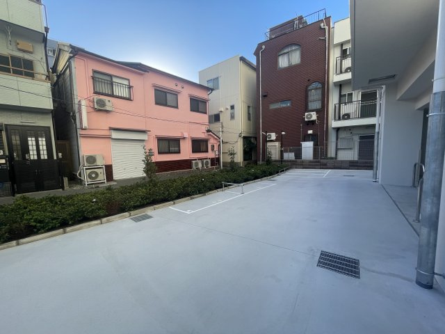 セレニテ十三ミラクの駐車場