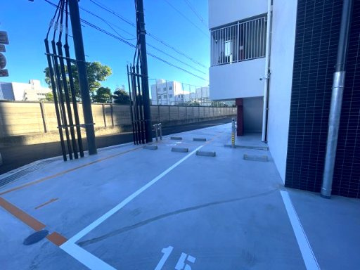セレニテ十三ミラクの駐車場