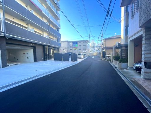 セレニテ十三ミラクの駐車場