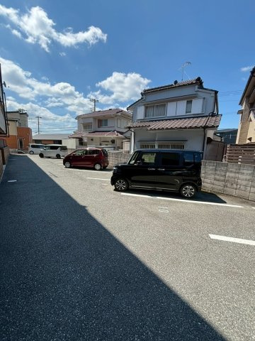 カーネ播磨町の駐車場