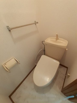 【トイレ】 | アムール・ハザカＣ | 落ち着いた色調のトイレです