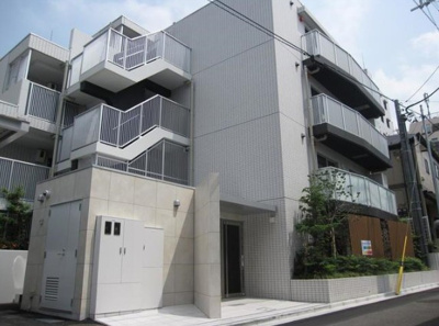 【外観】 | ジェノヴィア高円寺スカイガーデン | 鉄筋コンクリート造のがっしりした建物。