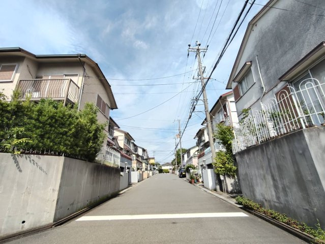 中古テラスハウス　堺市南区高倉台4丁の前面道路含む現地写真