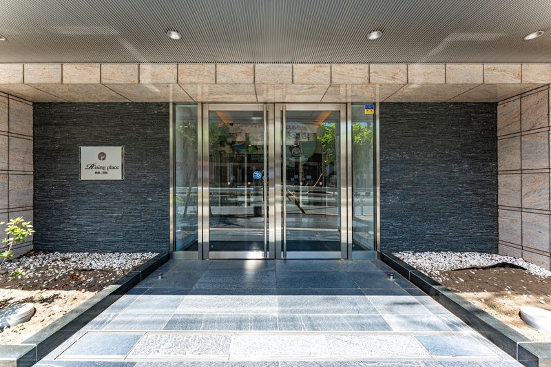 Rising place 綾瀬二番館のエントランス