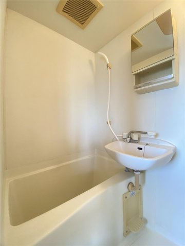 エリーナ新屋敷の浴室
