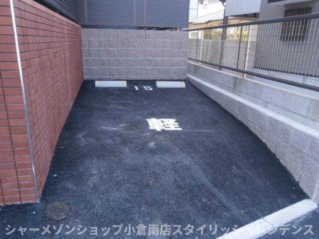 D-room城野の駐車場