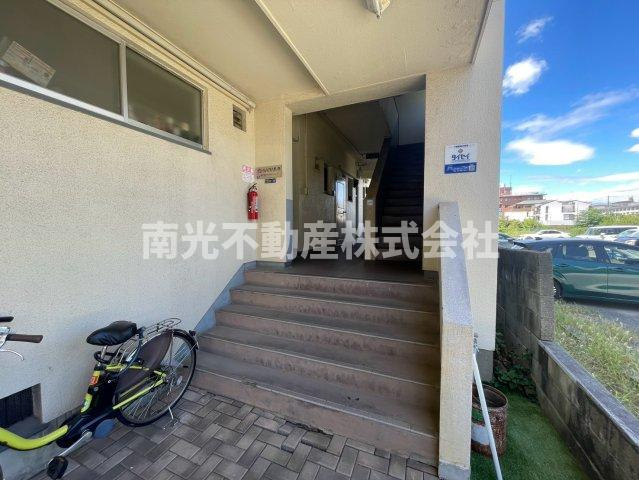 グローリィハイツ八戸ノ里のエントランス