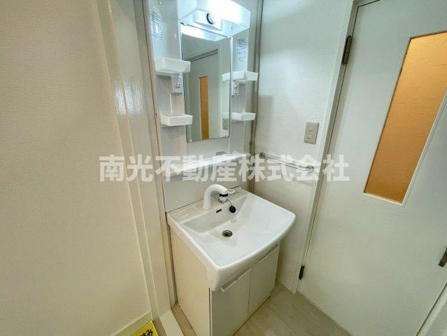グローリィハイツ八戸ノ里の独立洗面台
