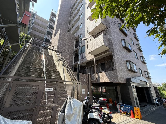 四季の森と名が付く様に、付近には公園が豊富！！つまり、緑と共に暮らすと言う一度は憧れるこのテーマを体現したような立地！！逆に、近すぎないってのも良いんです！な、『ルピナス四季の森公園』リフォーム