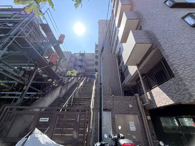 四季の森と名が付く様に、付近には公園が豊富！！つまり、緑と共に暮らすと言う一度は憧れるこのテーマを体現したような立地！！逆に、近すぎないってのも良いんです！な、『ルピナス四季の森公園』リフォームの外観|きれいな外観です