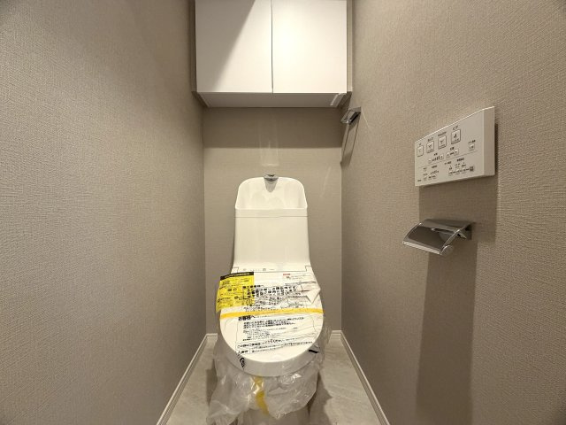 四季の森と名が付く様に、付近には公園が豊富！！つまり、緑と共に暮らすと言う一度は憧れるこのテーマを体現したような立地！！逆に、近すぎないってのも良いんです！な、『ルピナス四季の森公園』リフォームのトイレ|コンパクトで使いやすいトイレです