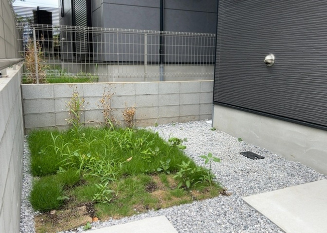 【庭】 | 庭があることでガーデニングや家庭菜園はもちろん、こどもの遊び場やペットを放して遊ぶことができます。また、家の周囲に余裕があるということです。隣地との間があれば、十分な日当たりと、風通しが確保できます。
