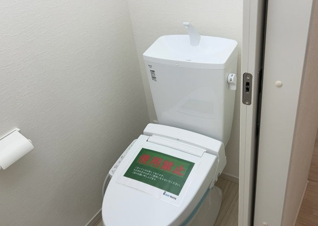 【トイレ】 | トイレは大きさや形、機能、抗菌性などが異なる多種多彩なタイプが各メーカーから出ています。それぞれに良さがあるため、事前にどういったタイプのトイレがいいのかをご家庭内で決めて、内見に行くといいでしょう。