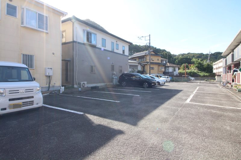 セジュールヤマトの駐車場