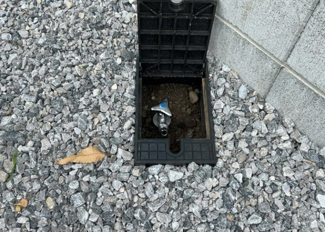 【設備】 | 敷地内には、散水栓や立水栓があります。水道水を直接利用できるため、水を運ぶ手間を省くことが出来ます。大量の水を必要とする洗車作業や清掃などに役立ちます。その他設備とあわせて、現地でご確認ください。