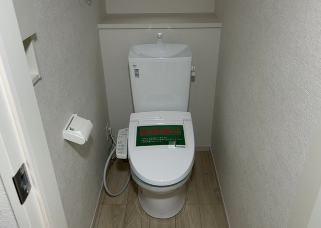 【トイレ】 | トイレは大きさや形、機能、抗菌性などが異なる多種多彩なタイプが各メーカーから出ています。それぞれに良さがあるため、事前にどういったタイプのトイレがいいのかをご家庭内で決めて、内見に行くといいでしょう。