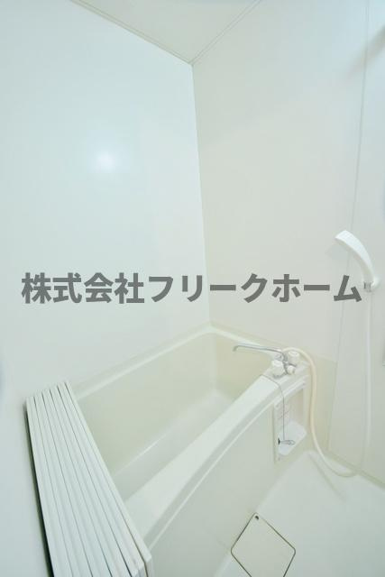 小金井市東町２丁目のアパートの浴室