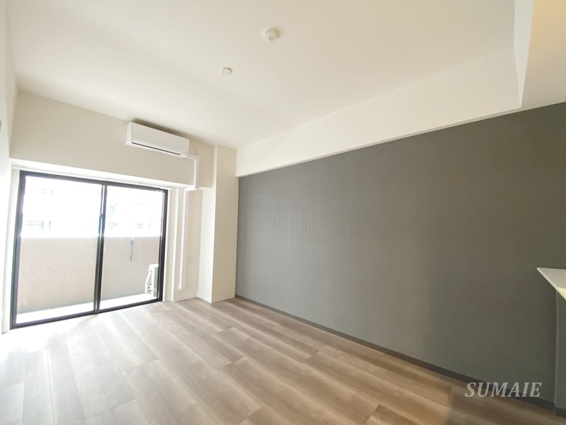 Residence Omiya Hikawasandoの居間・リビング|アクセントクロスのあるお部屋☆
