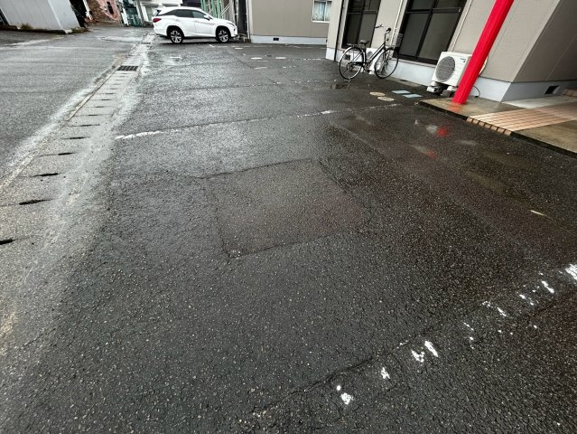 エトワール三津屋　C棟の駐車場