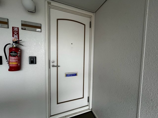 エトワール三津屋　C棟の玄関