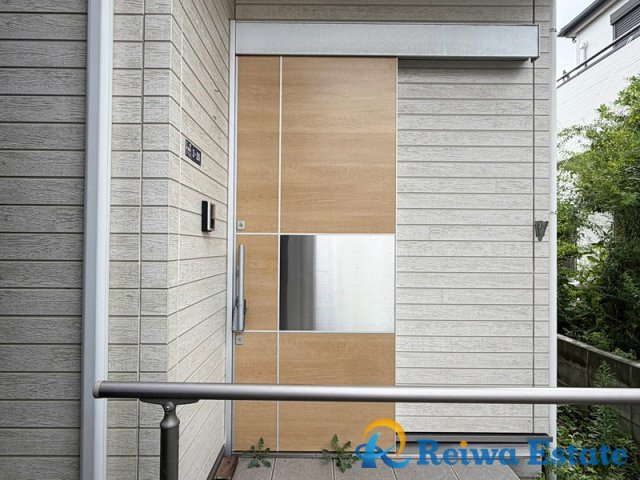 中古戸建　藤沢市辻堂東海岸3丁目の玄関