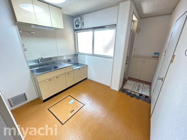 徳島市北島田町２丁目のアパートの玄関