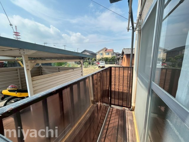徳島市北島田町２丁目のアパートのバルコニー
