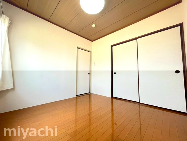 徳島市北島田町２丁目のアパートの洋室
