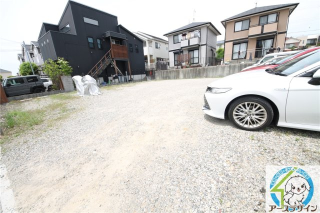 プラムガーデンの駐車場