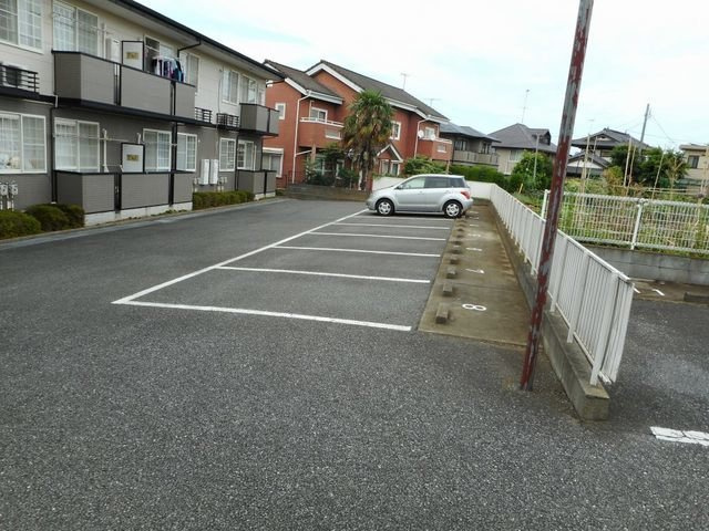 アミスターの駐車場
