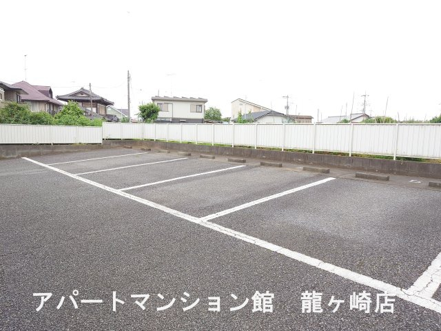 アミスターの駐車場