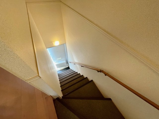 レオパレス新町の玄関