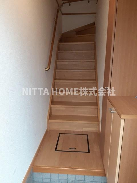 与謝郡与謝野町字石川のアパートの玄関|お部屋は最上階の角部屋◆