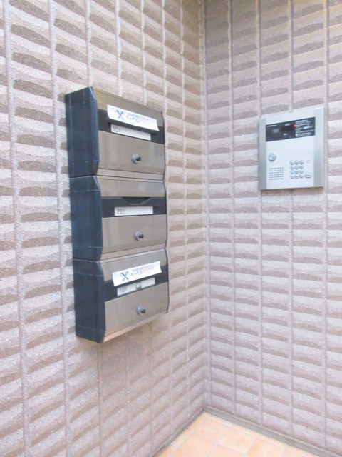 メゾン田端のセキュリティ|★オートロック付きエントランス★