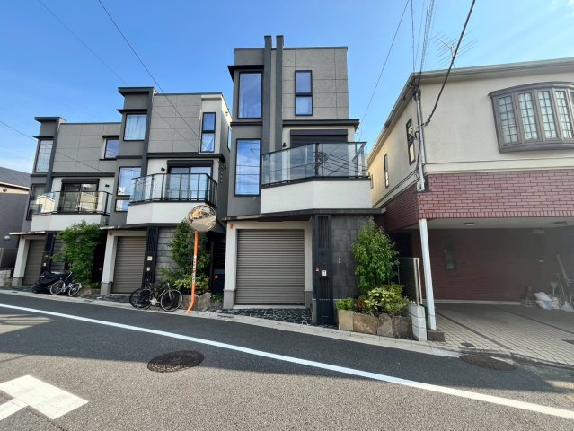 世田谷区等々力　中古戸建の前面道路含む現地写真