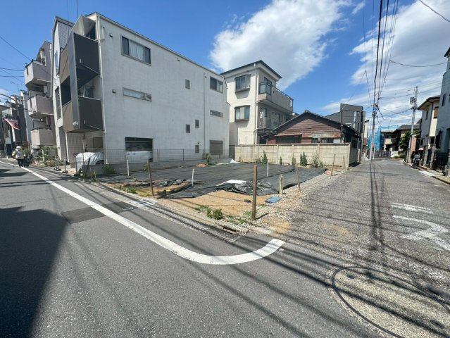 杉並区和泉１丁目の売地の前面道路含む現地写真
