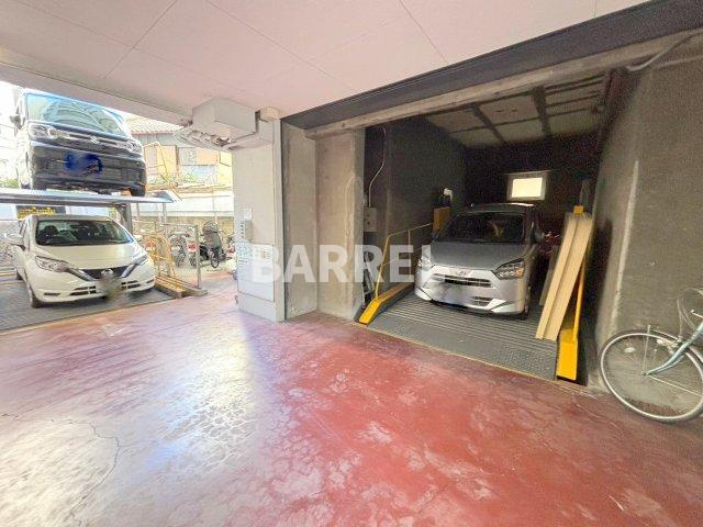 新大阪川島マンションの駐車場