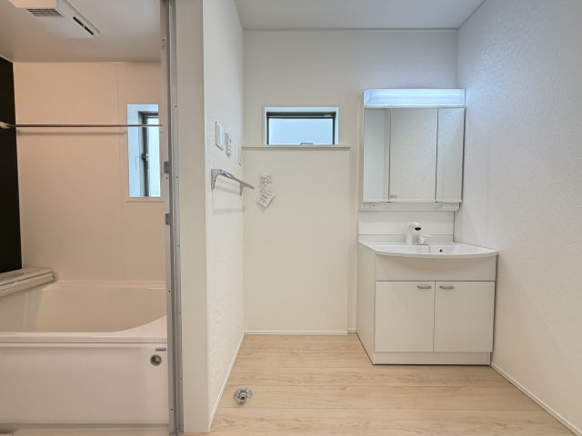 南城市佐敷伊原　第2（全4棟）4号棟の独立洗面台|※同仕様写真です