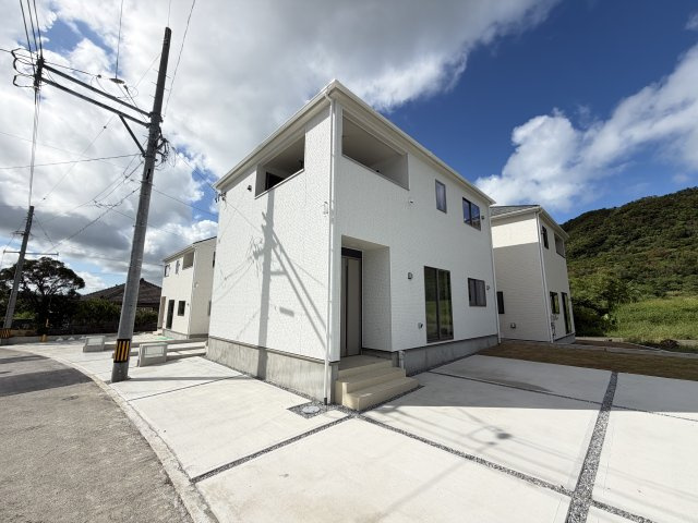 南城市佐敷伊原　第2（全4棟）4号棟の外観|4号棟　並列駐車3台可♪