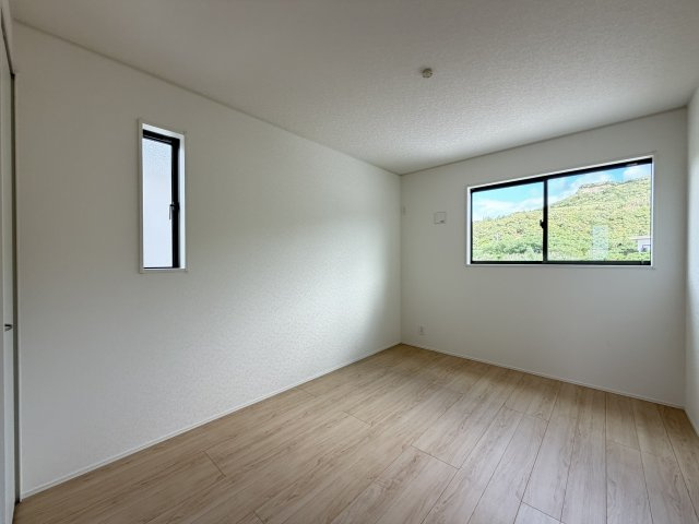 南城市佐敷伊原　第2（全4棟）4号棟の洋室|4号棟　洋室6帖+収納付き♪