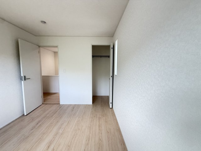 南城市佐敷伊原　第2（全4棟）4号棟の収納|4号棟　洋室6帖+収納付き♪